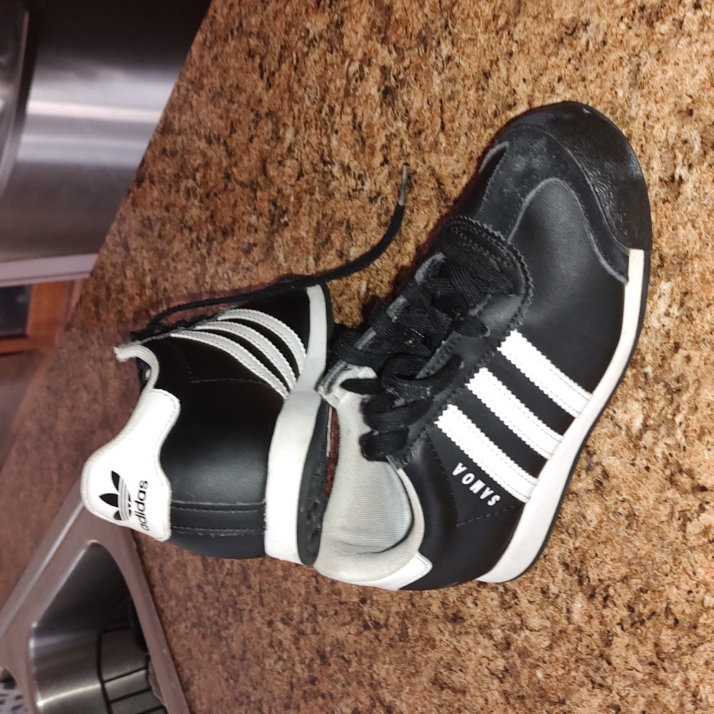 kids size 13 Adidas Samoa  shoes. Great shape